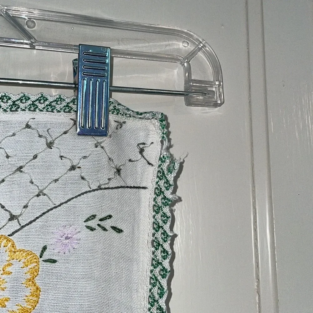 Vintage white table runner‎ with floral embroidery & crochet edges